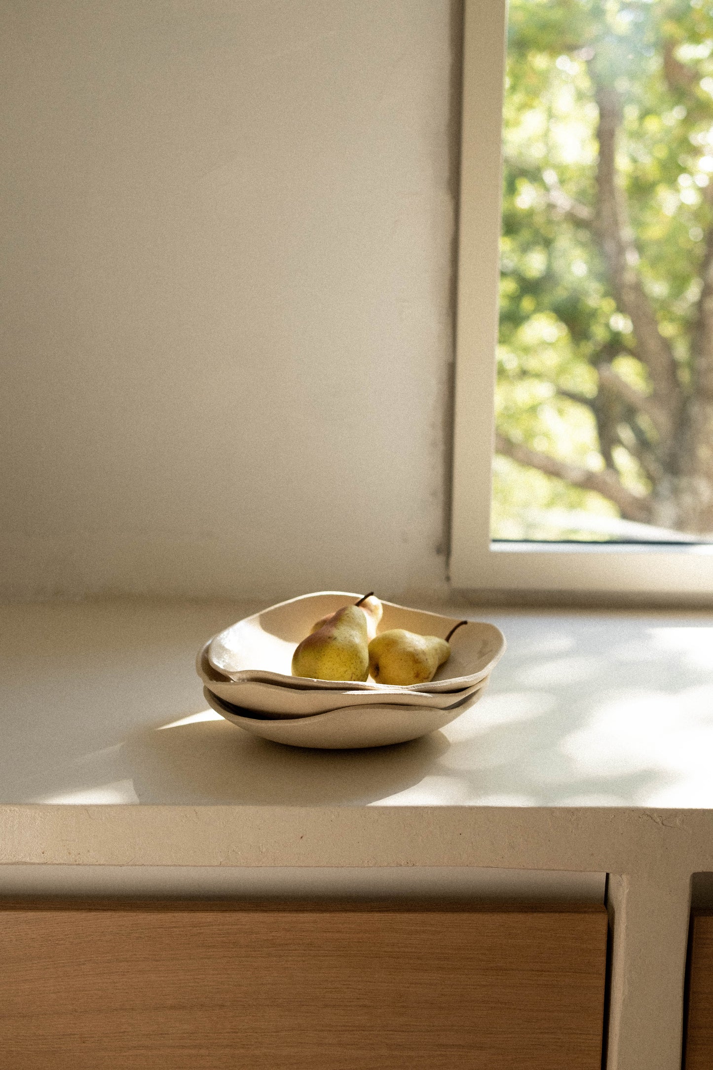 Grande assiette creuse beige - Terraé