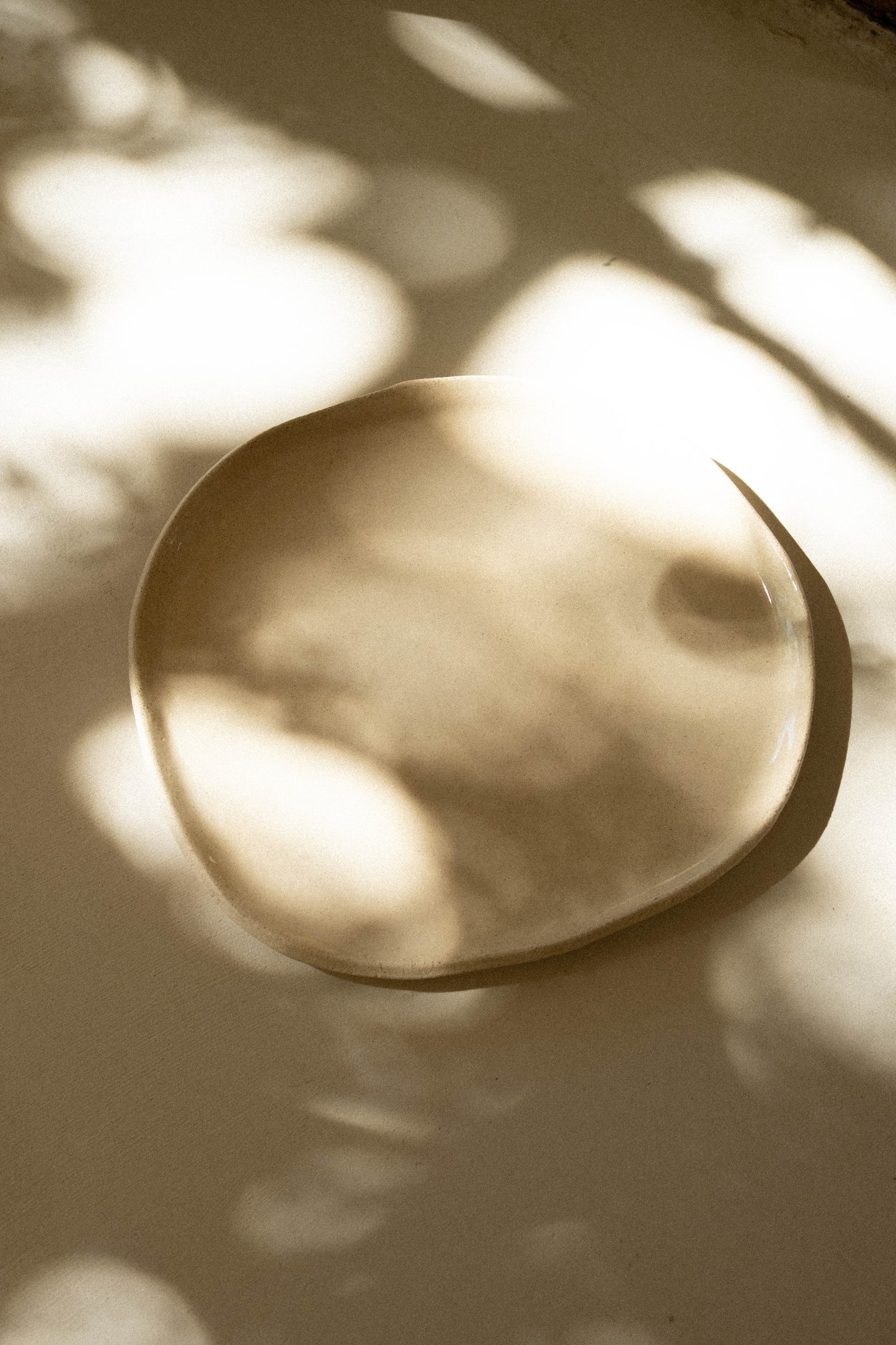 Grande assiette plate beige - Terraé